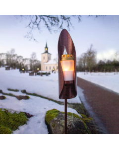 Gravlysholder "Omfamna". Lakkert, sort eller kobber.